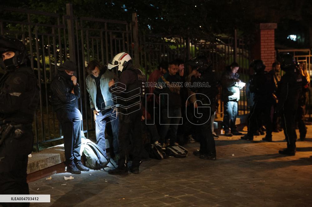 Bloquons-Tout At Porte de Bagnolet - Paris