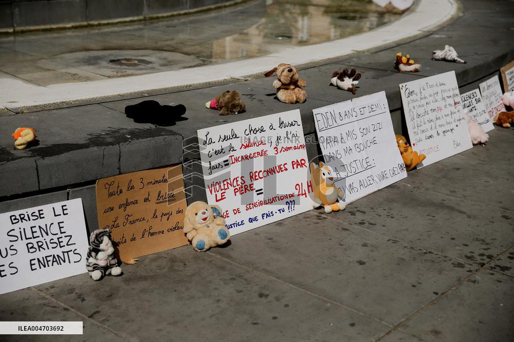 Demonstration by the Mothers in Revolt Movement - Paris
