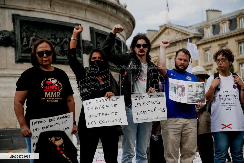 Demonstration by the Mothers in Revolt Movement - Paris