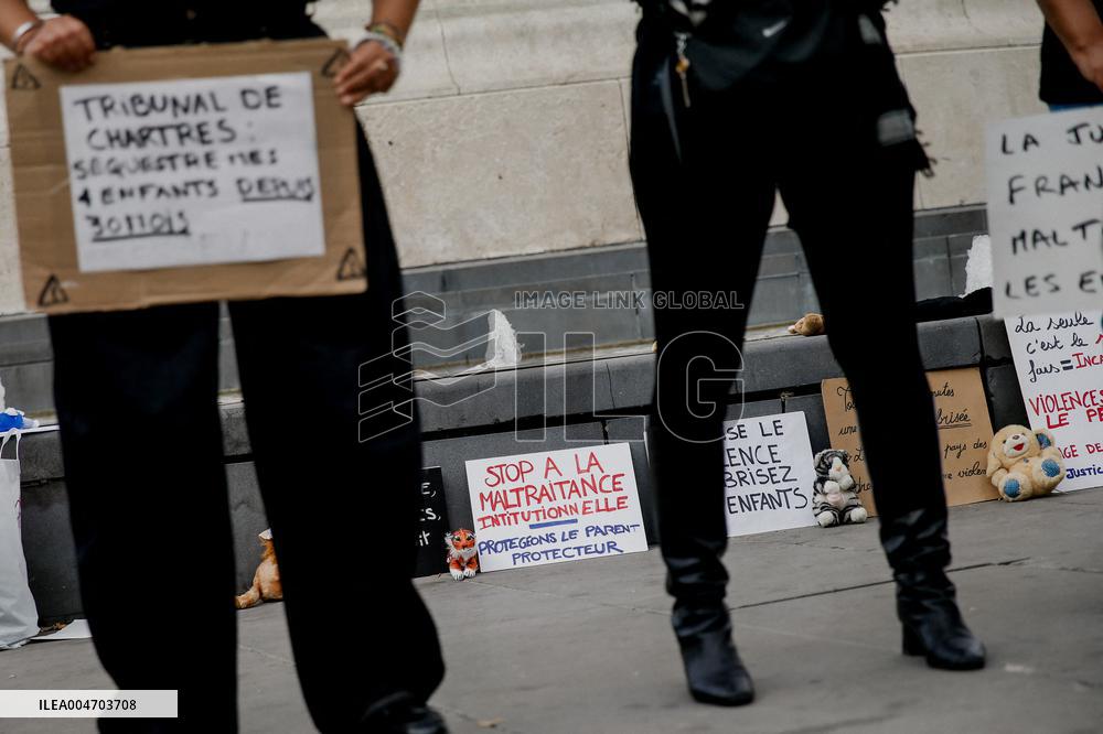 Demonstration by the Mothers in Revolt Movement - Paris