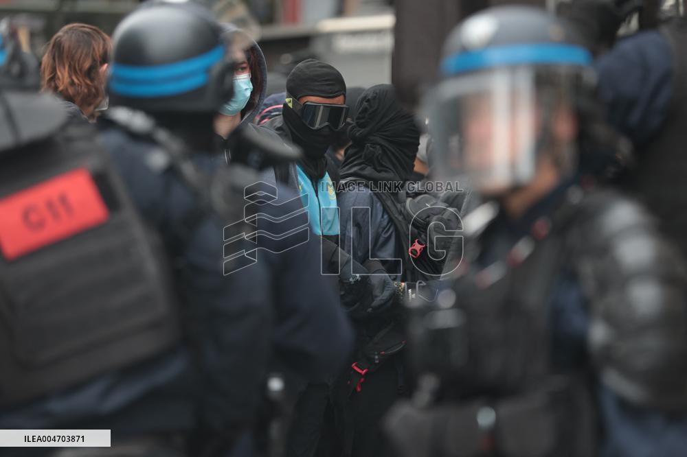 Protesters Attempt Wildcat Demonstration - Paris