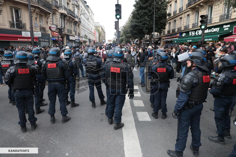 Protesters Attempt Wildcat Demonstration - Paris