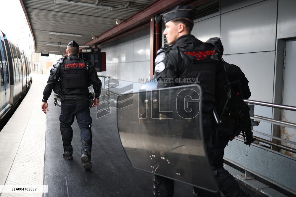 Bloquons-tout At Gare du Nord - Paris