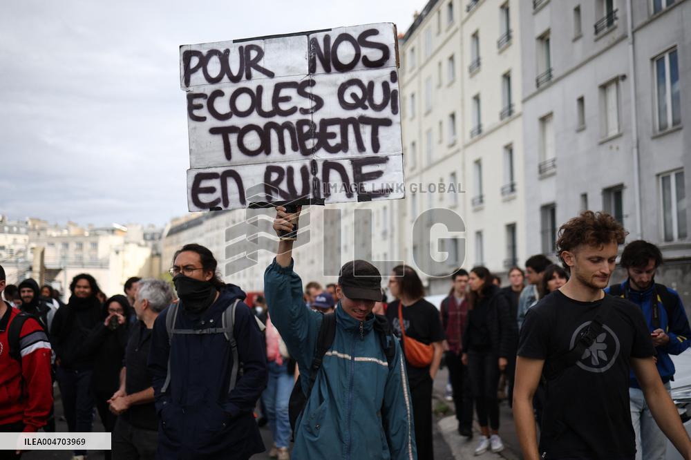 Bloquons-Tout At The Gare du Nord - Paris