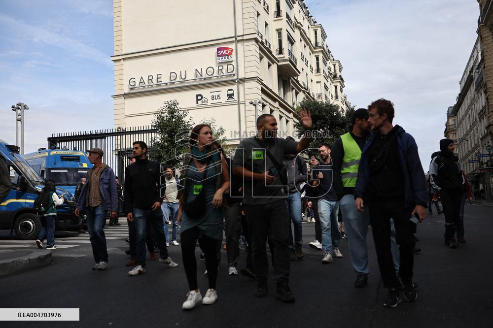 Bloquons-Tout At The Gare du Nord - Paris