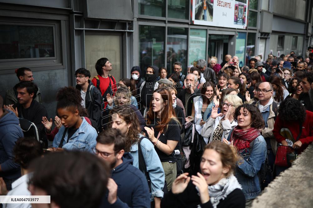 Bloquons-Tout At The Gare du Nord - Paris