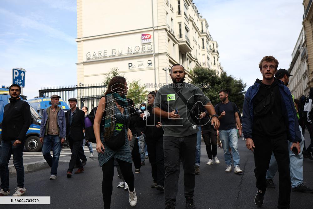 Bloquons-Tout At The Gare du Nord - Paris