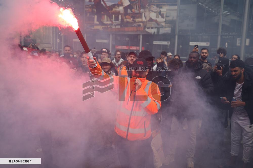 Bloquons-Tout At The Gare du Nord - Paris