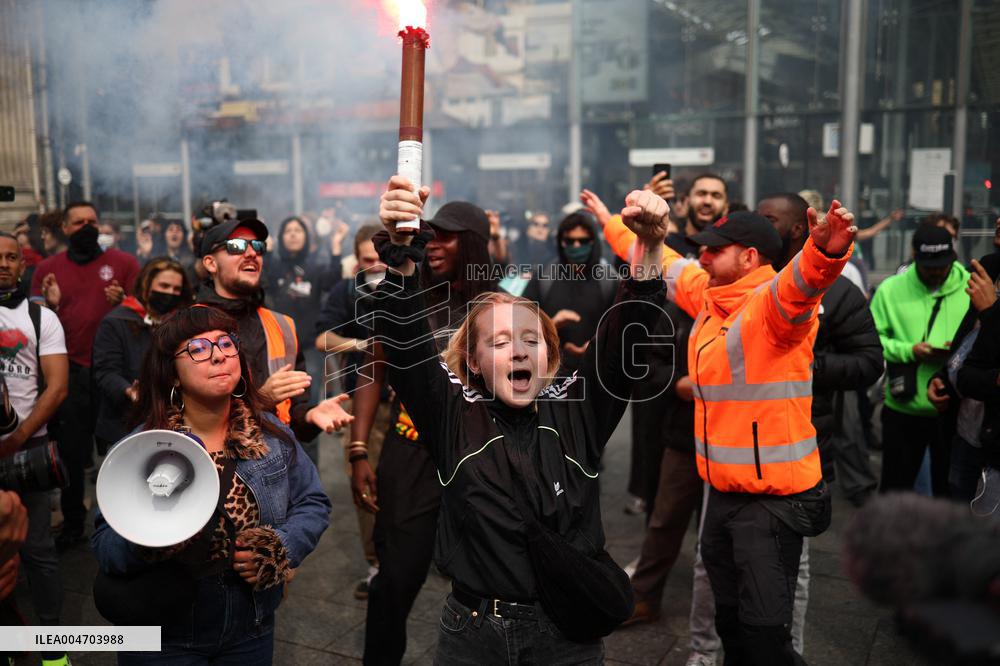 Bloquons-Tout At The Gare du Nord - Paris
