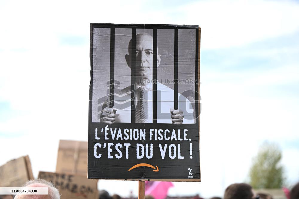 Bloquons Tout - Strike action at the Amazon Warehouse - Bretigny-Sur-Orge