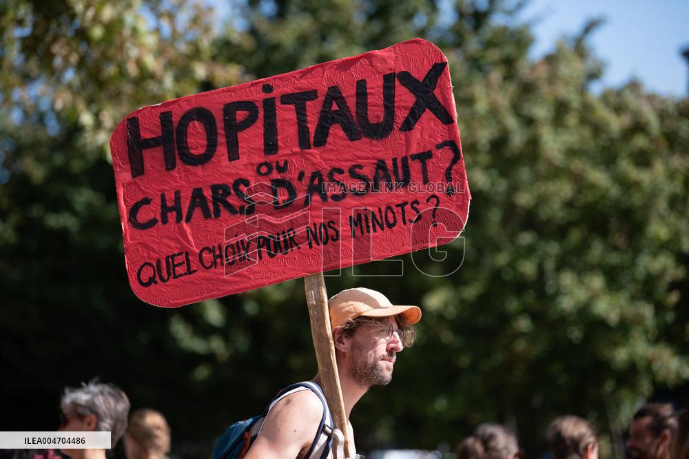 Bloquons-tout At Valence France