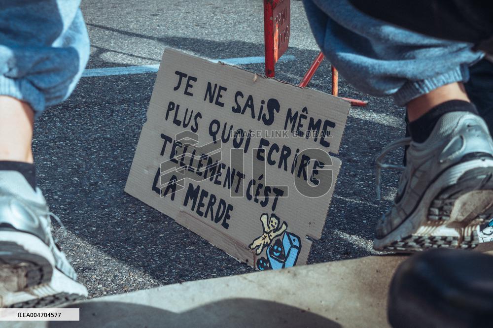 Bloquons Tout Demonstration - Grenoble