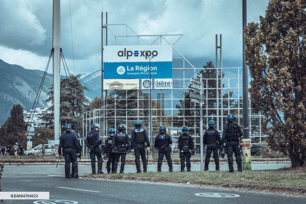 Bloquons Tout Demonstration - Grenoble