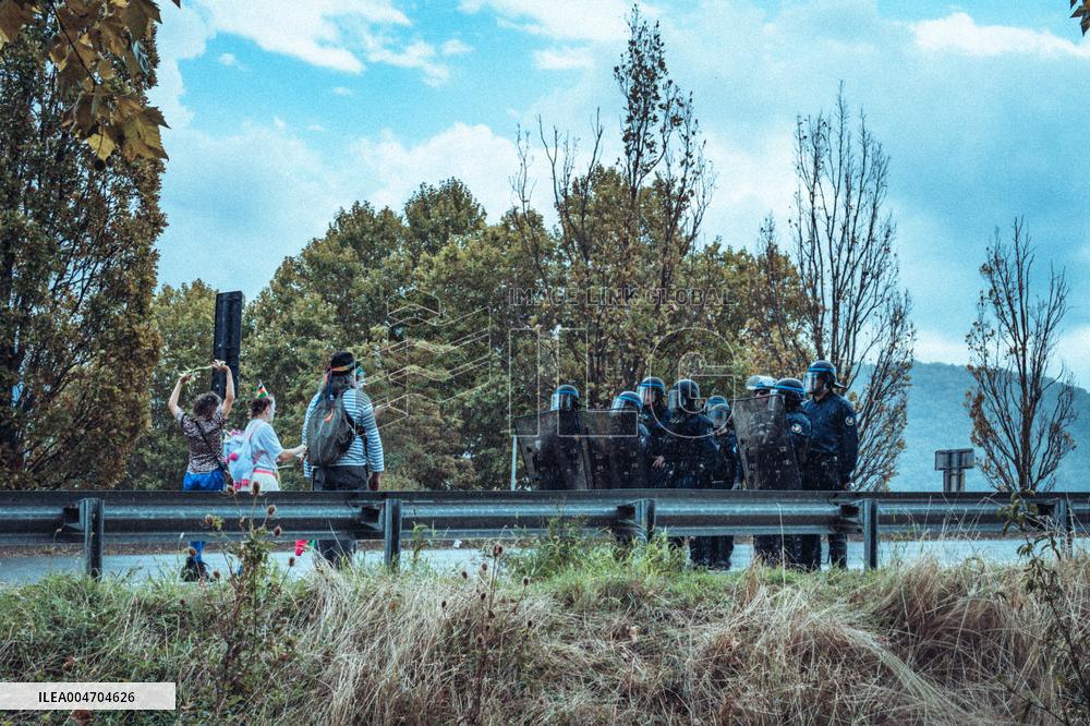 Bloquons Tout Demonstration - Grenoble