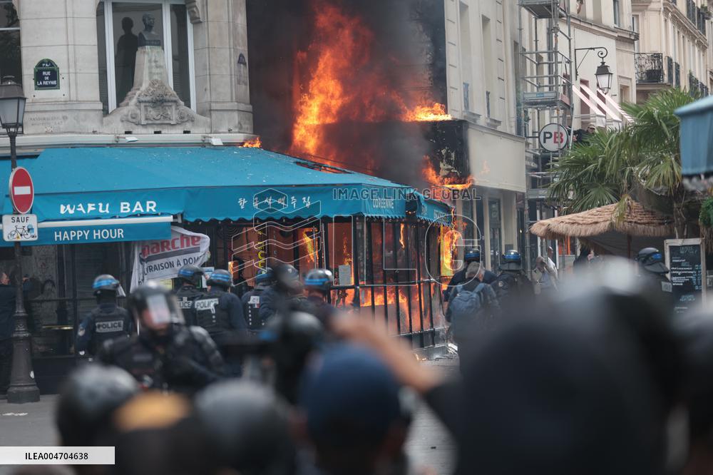 Bloquons-Tout - Restaurant Fire During Protests In Paris - France