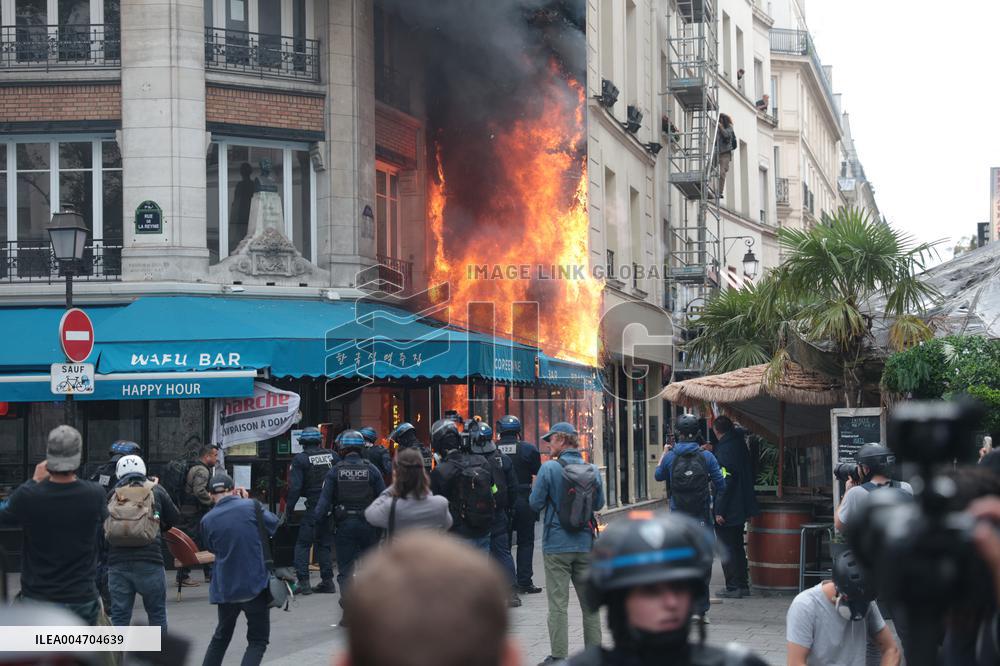 Bloquons-Tout - Restaurant Fire During Protests In Paris - France