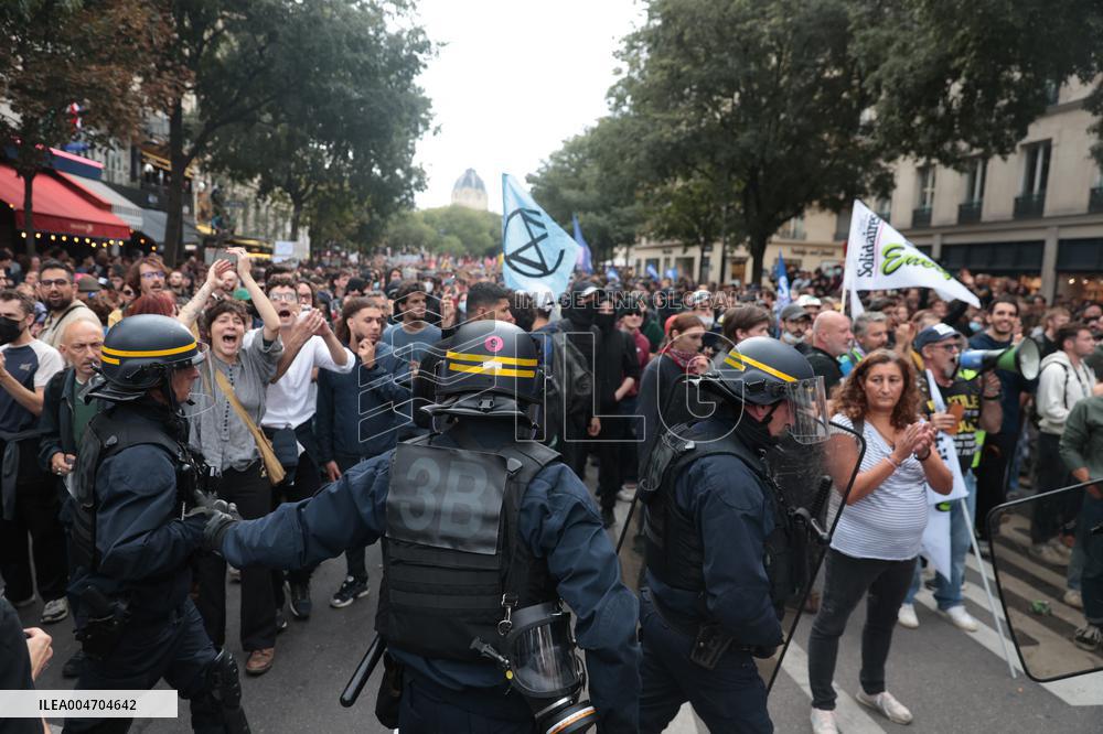 Bloquons-tout At Chatelet - Paris