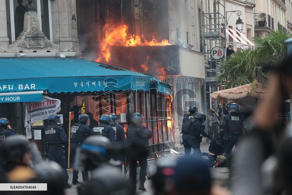 Bloquons-Tout - Restaurant Fire During Protests In Paris - France