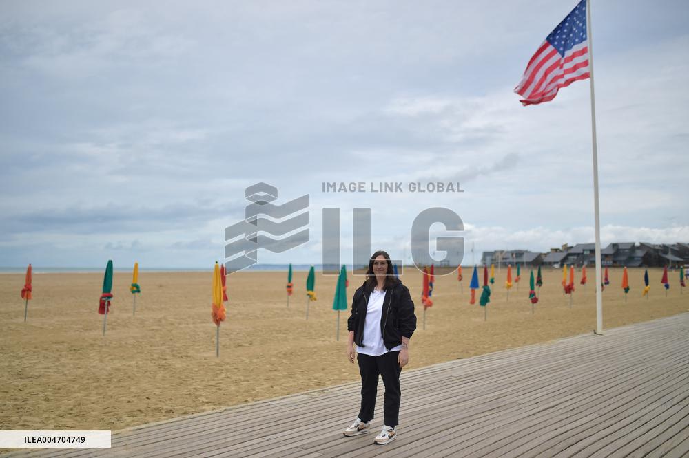 Deauville Left-Handed Girl photocall FC