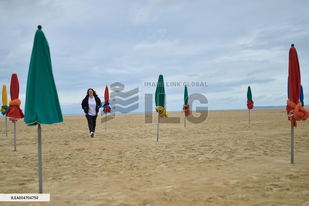 Deauville Left-Handed Girl photocall FC