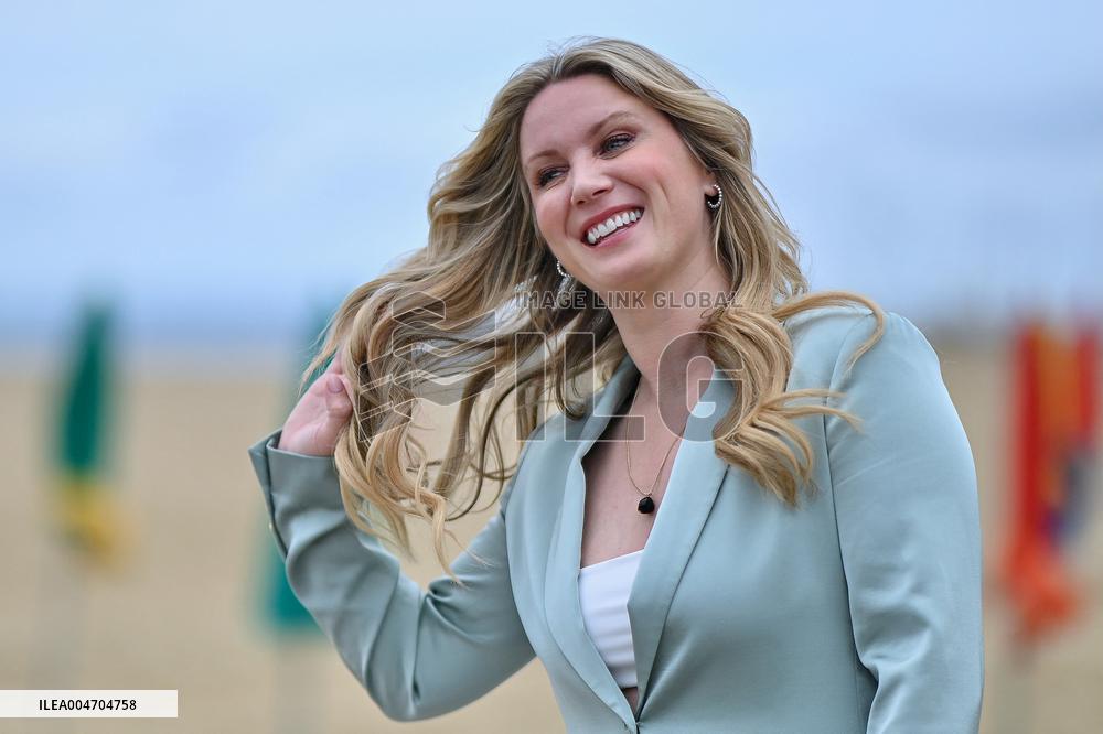 Deauville Left-Handed Girl photocall FC