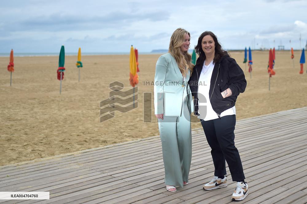Deauville Left-Handed Girl photocall FC