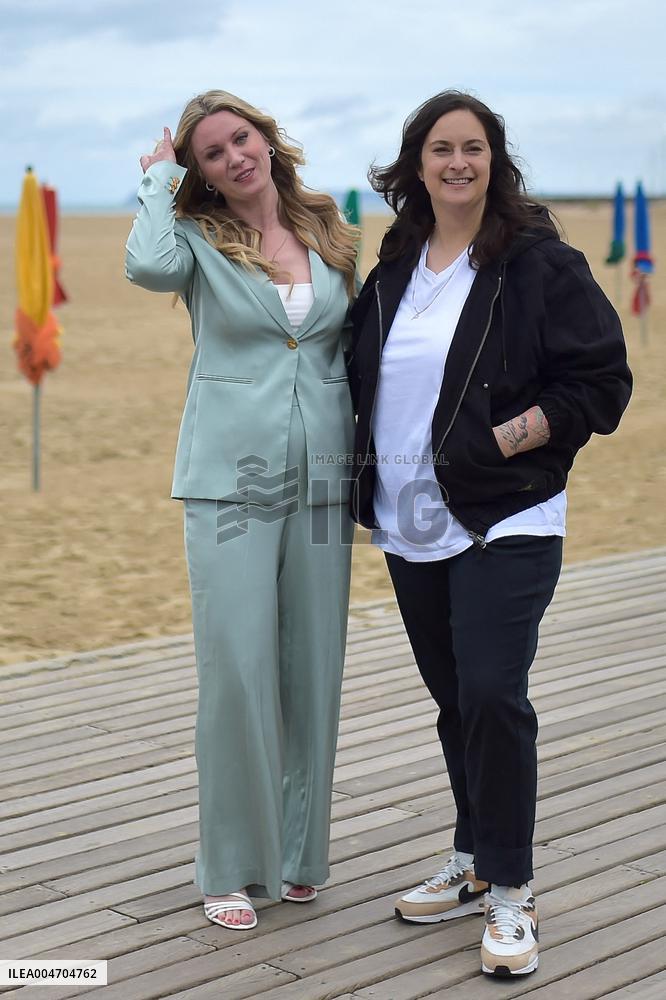 Deauville Left-Handed Girl photocall FC