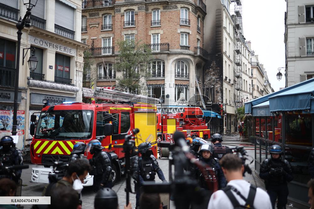 Bloquons-tout At Chatelet - Paris