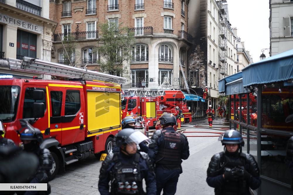 Bloquons-tout At Chatelet - Paris