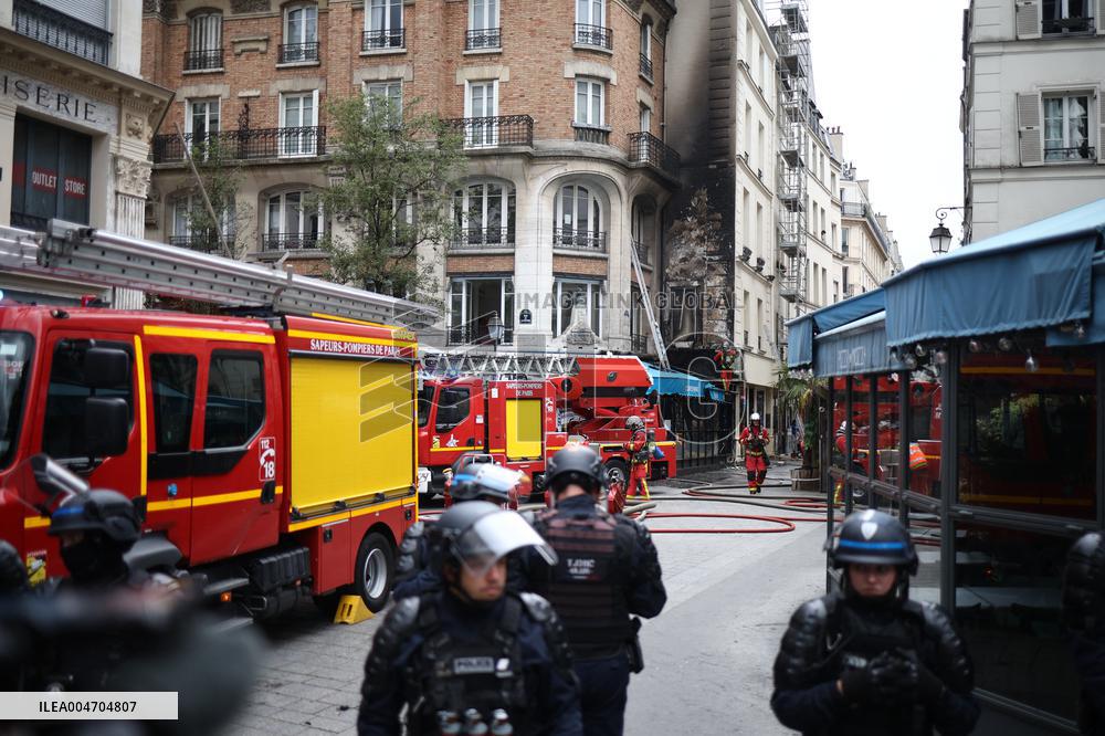 Bloquons-tout At Chatelet - Paris