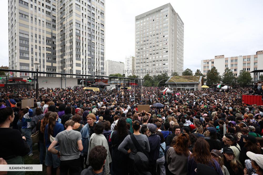 Bloquons-tout At Place des Fetes - Paris