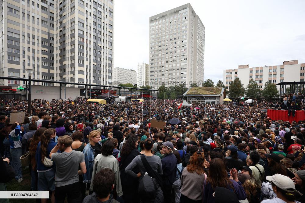 Bloquons-tout At Place des Fetes - Paris