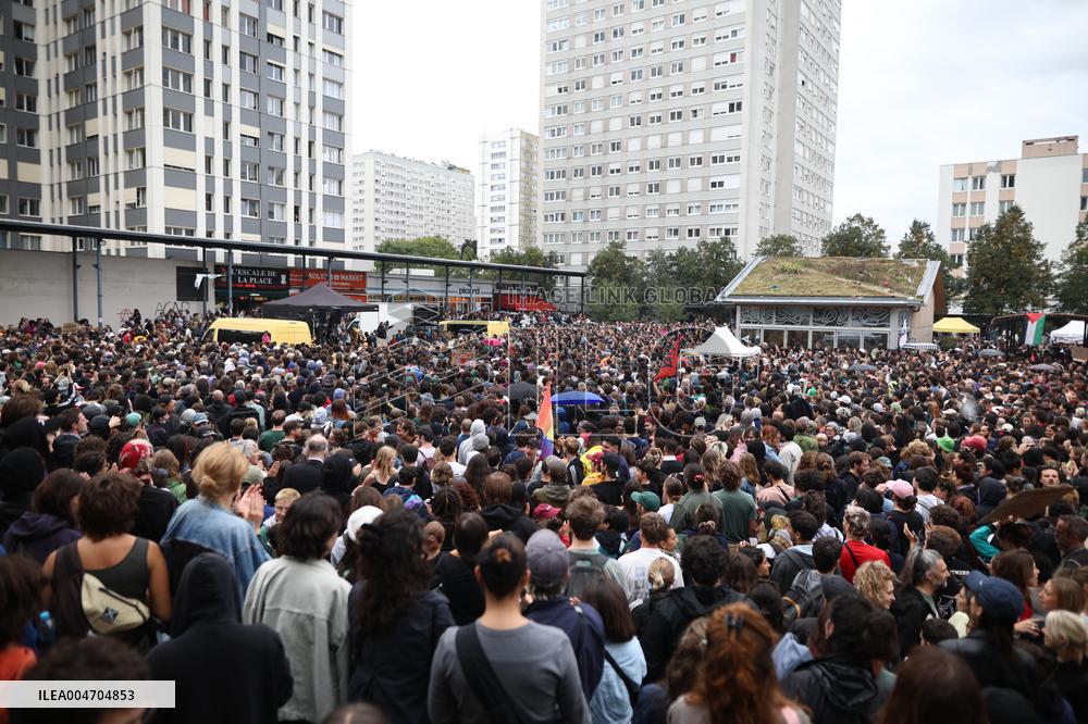 Bloquons-tout At Place des Fetes - Paris