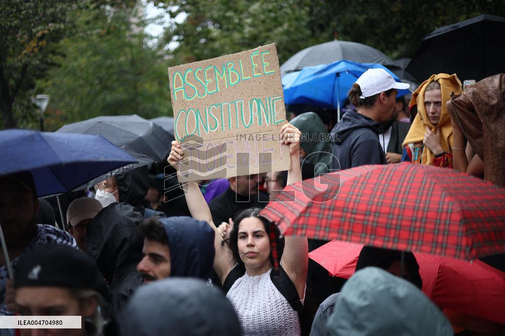 Bloquons-tout At Place des Fetes - Paris