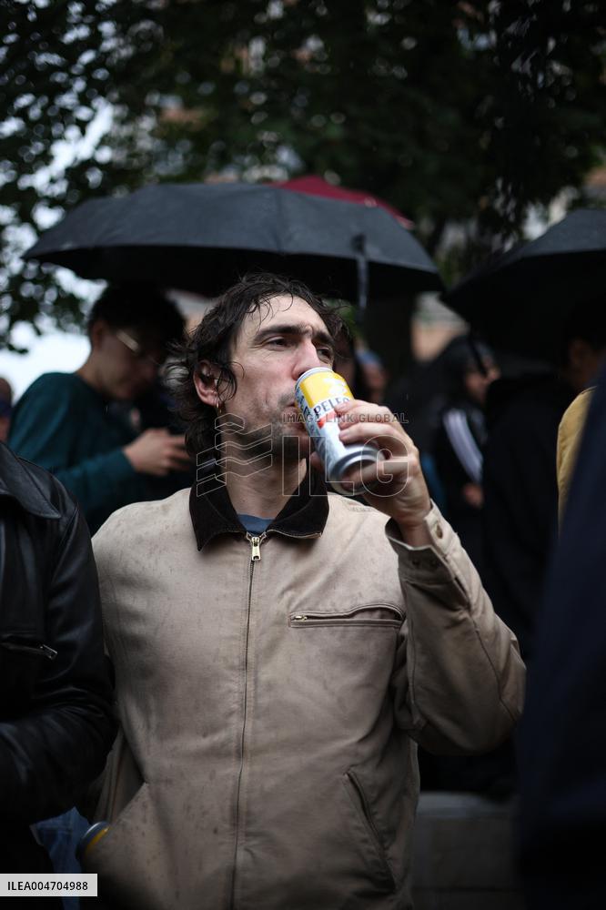 Bloquons-tout At Place des Fetes - Paris
