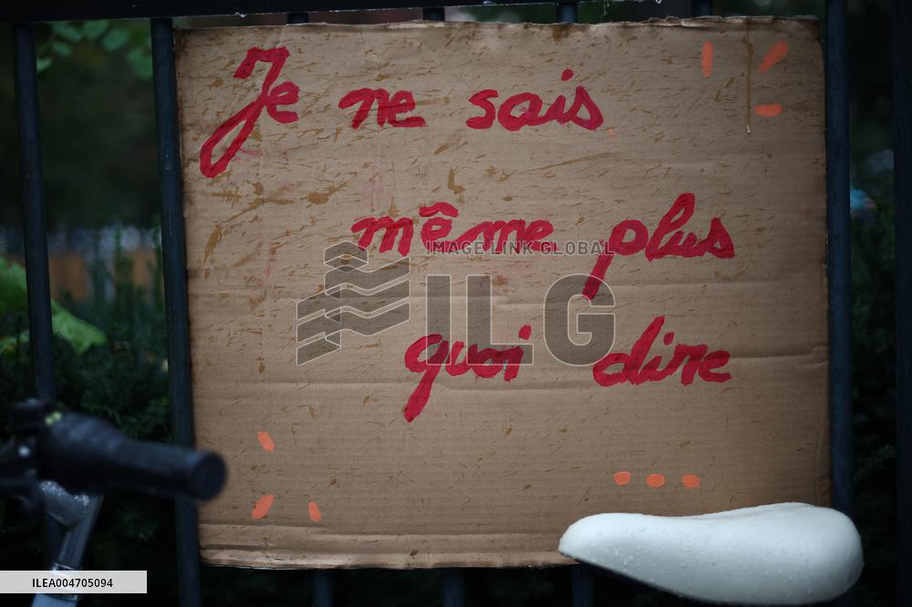 Bloquons-tout At Place des Fetes - Paris