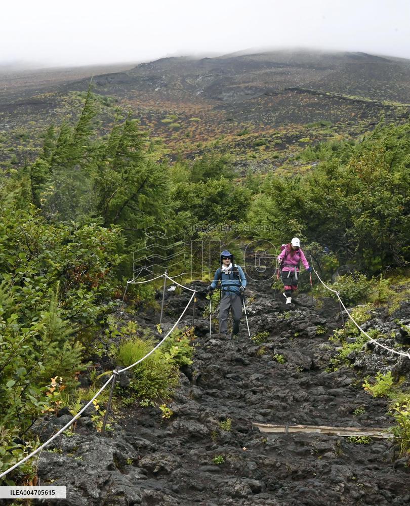 Mt. Fuji climbing season ends