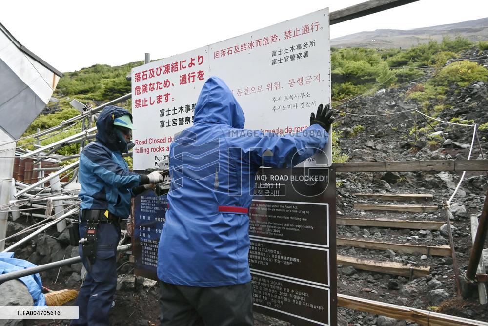 Mt. Fuji climbing season ends