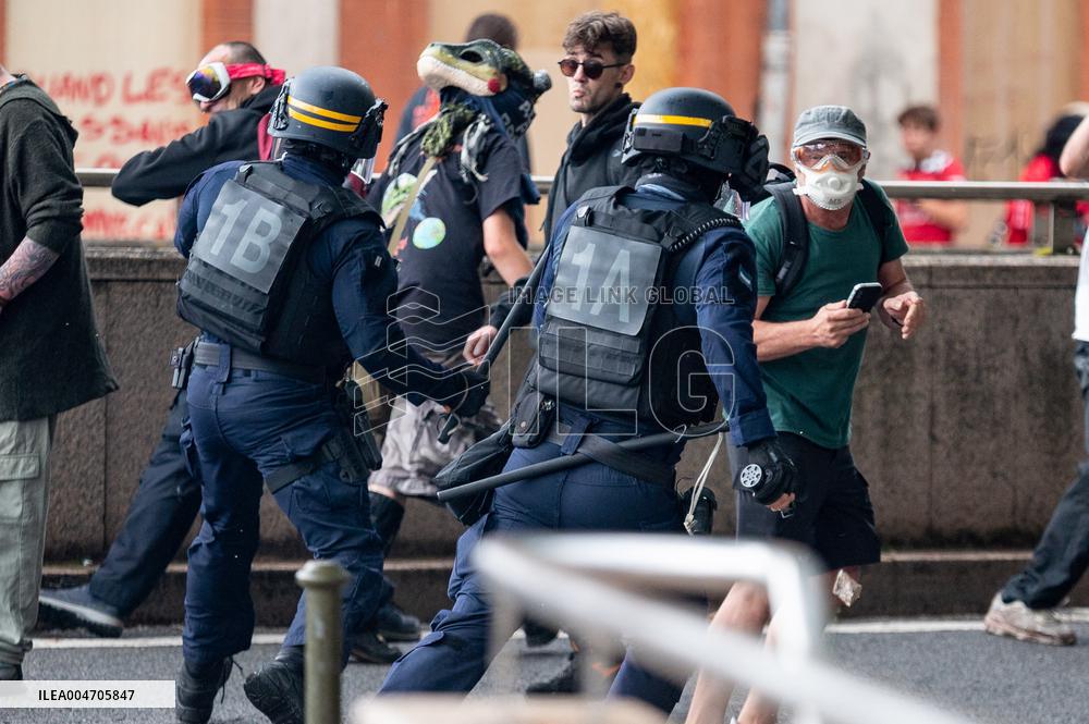 Bloquons Tout In Toulouse