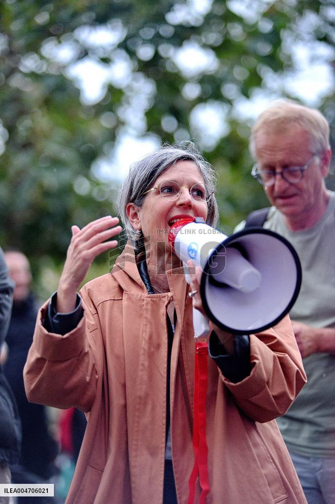 Bloquons Tout At Place d'Italie - Paris