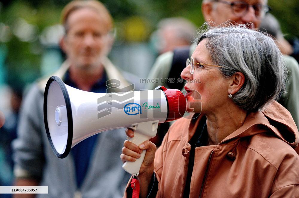 Bloquons Tout At Place d'Italie - Paris