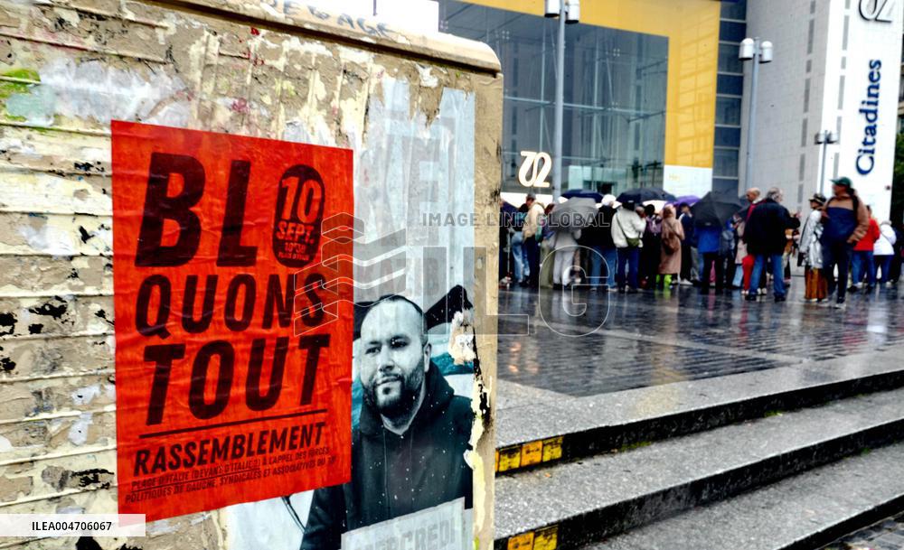 Bloquons Tout At Place d'Italie - Paris