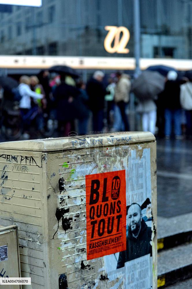 Bloquons Tout At Place d'Italie - Paris