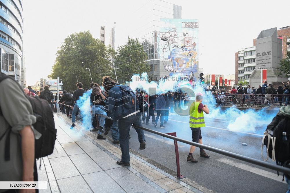 Bloquons Tout In Paris