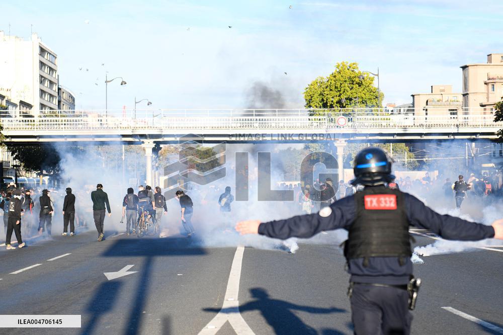 Bloquons Tout In Paris