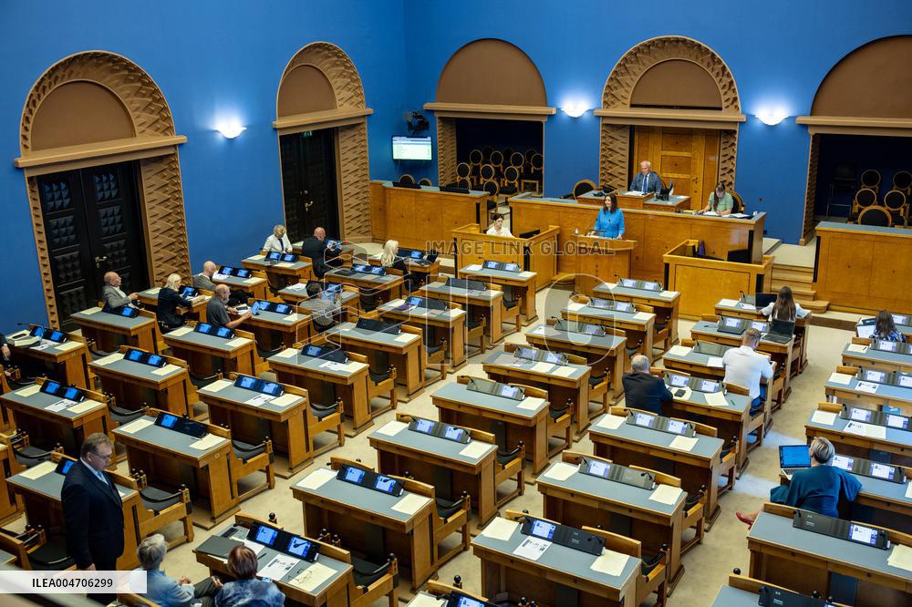 No confidence motion against social affairs minister