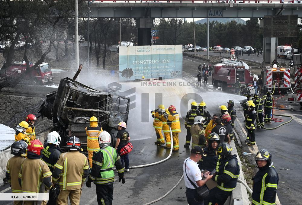 3 Killed and 70 Injured in Gas Explosion - Mexico City