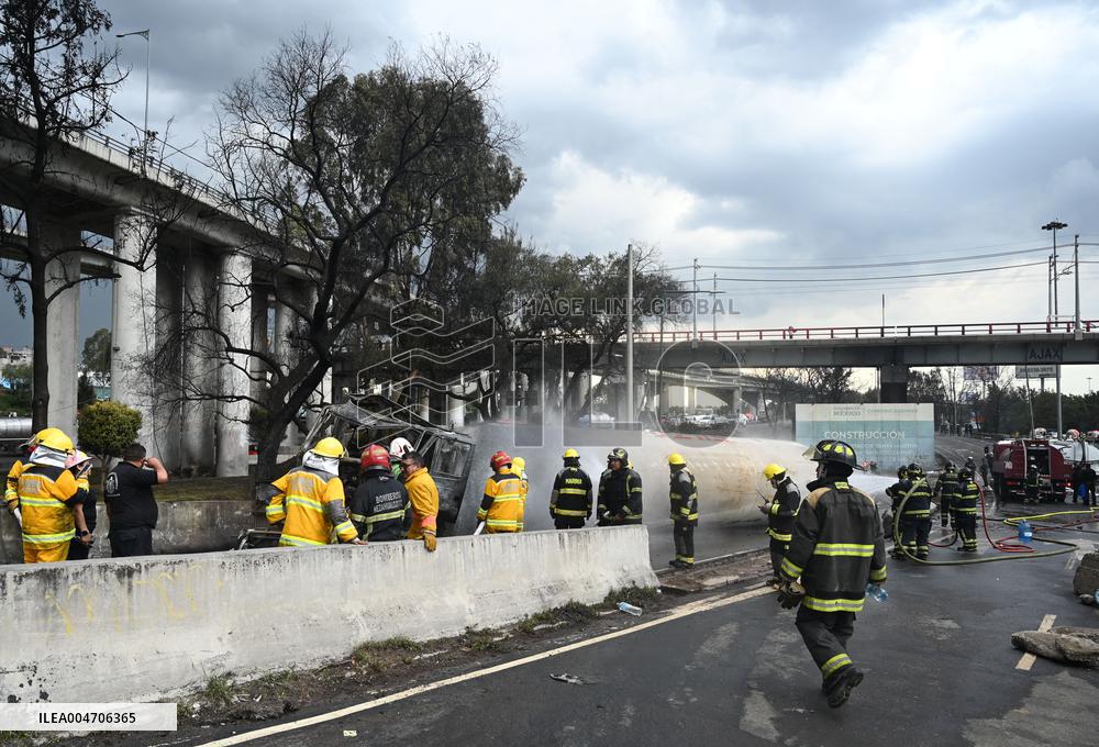 3 Killed and 70 Injured in Gas Explosion - Mexico City