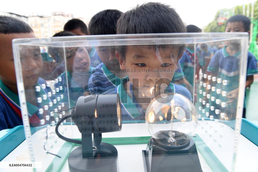 Science Popularization in Primary School