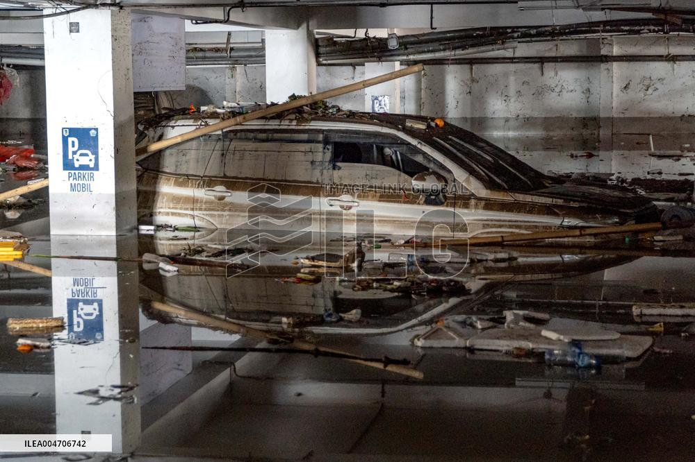 At Least 19 Killed in Flash Floods in Indonesia - Bali